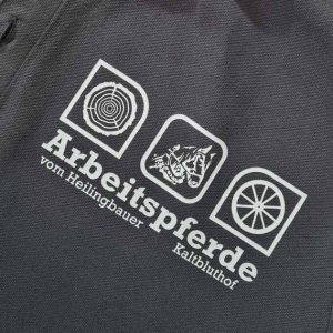 Detail Aufnahme eines Poloshirts das mit Folie veredelt wurde